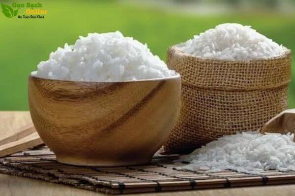 Tại sao lượng calo giữa cơm và gạo lại khác nhau